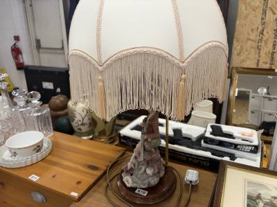 FIGURINE TABLE LAMP