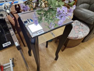 MIRRORED SIDE TABLE