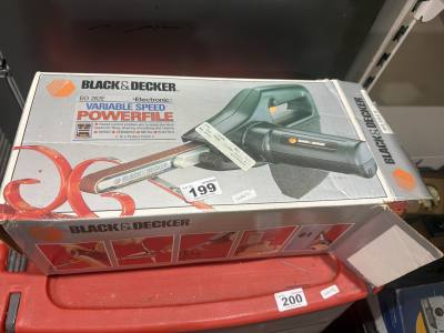 BLACK + DECKER SANDER 