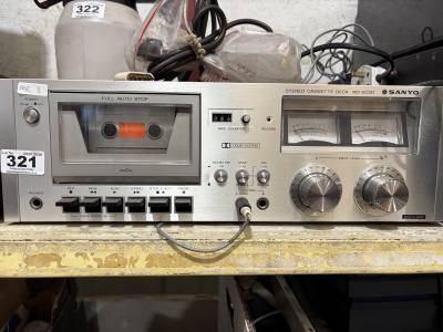 CASSETTE PLAYER