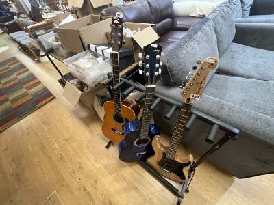 ACOUSTIC GUITAR