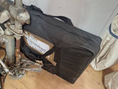 MASSAGE TABLE