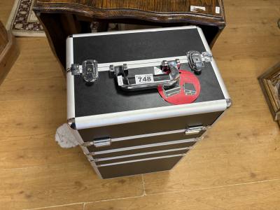 PORTABLE TRAVEL CASE