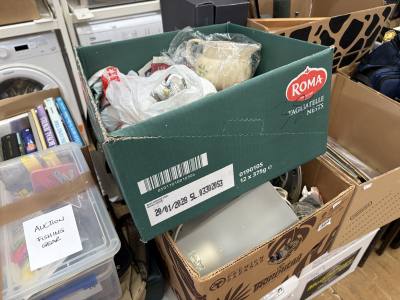 BOX OF CRYSTAL + BOX OF PART TEA SETS