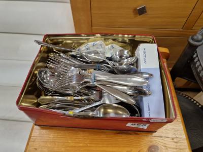BOX OF WEDGEWOOD CUTLERY + OTHER 