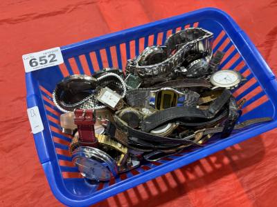 LOT OF WATCHES