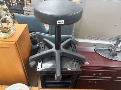 UTILITY TROLLEY + STOOL