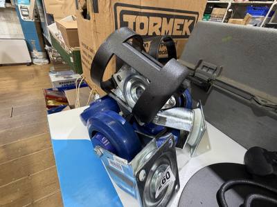 LOT OF CASTERS + HOLDERS