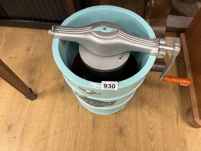 VINTAGE ICE CREAM MAKER