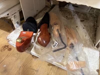 2 X SHOE HOLDERS