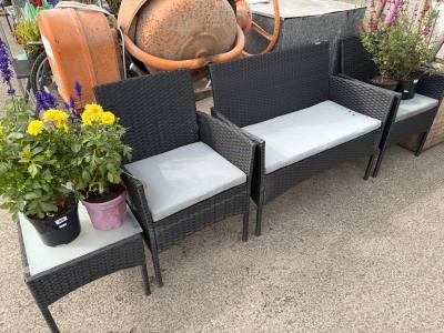 GARDEN CHAIRS + TABLE