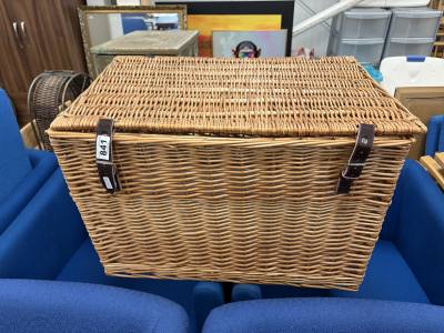 WICKER BASKET