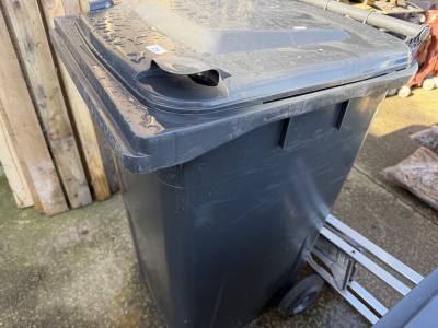 BLACK WHEELIE BIN