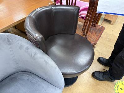 BROWN LEATHER SWIVEL CHAIR