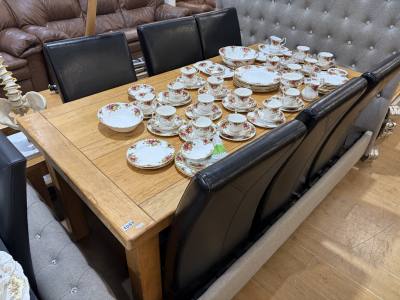 OAK LEAF DINING TABLE + 6 X CHAIRS