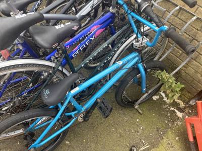 CHILDREN'S BLUE HARO BIKE