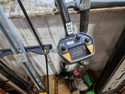 BATTERY METAL DETECTOR