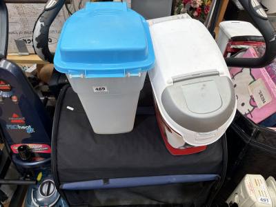 PET CARRIER + 2 X FOOD CONTAINERS