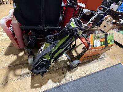 3 X GOLF BAGS + CLUBS