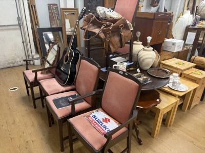 STAG TABLE + 6 X CHAIRS