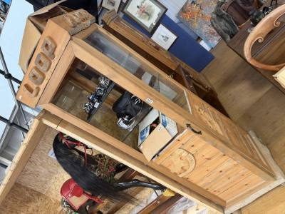 WOODEN DISPLAY UNIT