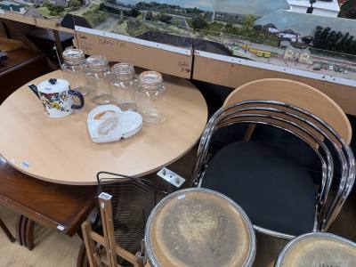 TABLE + 4 X CHAIRS