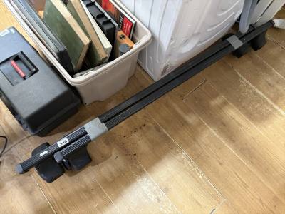 PAIR OF ROOF BARS + ACCESSORIES
