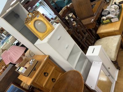 4 X PIECES OF BATHROOM FURNITURE