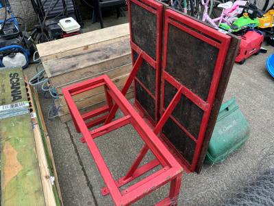 MOUNTED TABLE