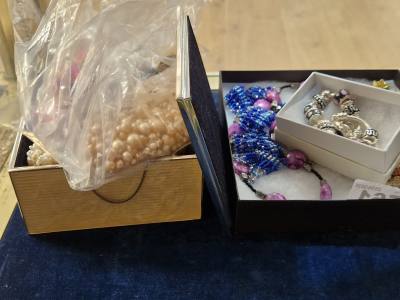 LOT OF DRESS JEWELLERY