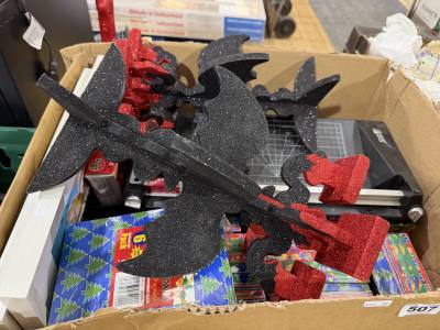 BOX LOT OF SEASONAL ITEMS