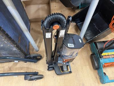 RECHARGE SHARK VACUUM + CHARGER