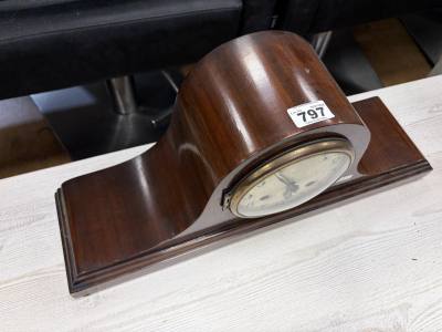 MANTLE CLOCK + KEY AND PENDULUM