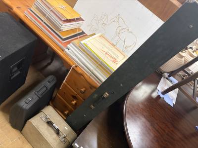 PROJECTOR + SCREEN + TYPEWRITER