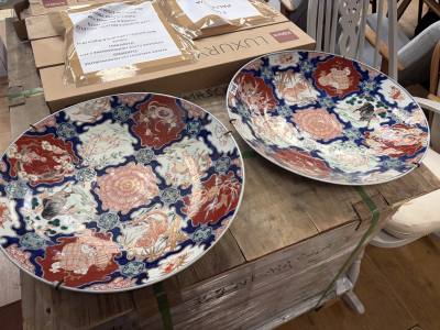 PAIR OF LARGE 19TH CENTURY IMARI CHARGERS