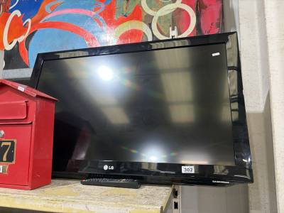 37" LG TV + REMOTE
