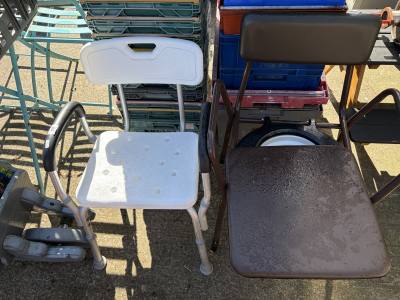 SHOWER SEAT + COMMODE 