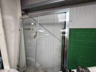 NEW SHOWER DOOR (HANDLES IN OFFICE)