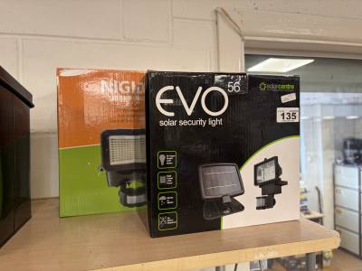 2 X SOLAR FLOODLIGHTS