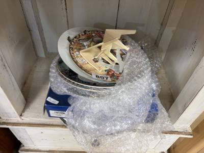 LOT OF PICTURE PLATES