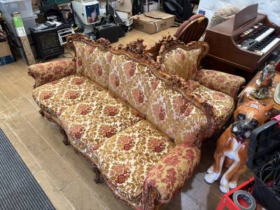 ITALIAN 3 PIECE SUITE