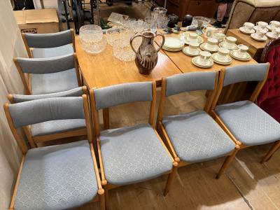 TEAK EXTENDING TABLE + 8 X CHAIRS