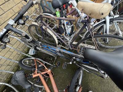 2 X GENTS BIKES