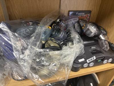NINTENDO 64 + LOT OF CONTROLLERS (NO LEADS)