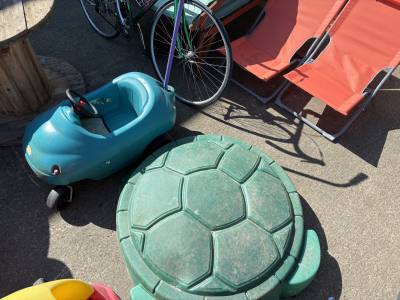 CHILDREN'S RIDE ON + SANDPIT