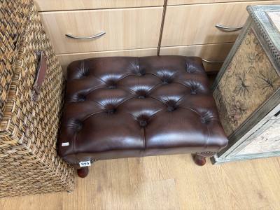 BUTTON TOP STOOL
