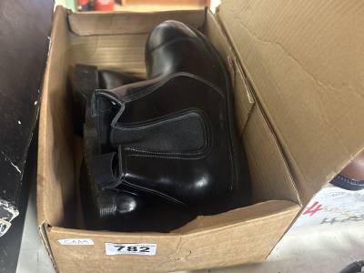 (SIZE 5) LADIES BOOTS