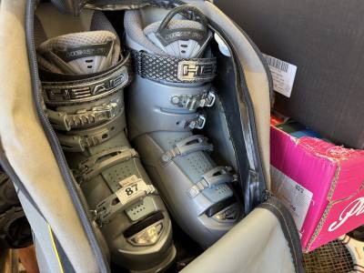PAIR OF SKI BOOTS (SIZE 8)