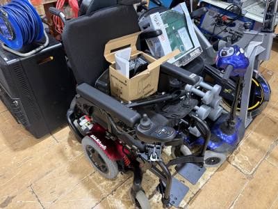 ZIPPIE POWER CHAIR + CHARGER + LEG RESTS