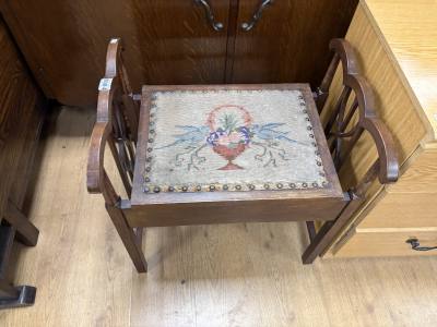 TAPESTRY PIANO STOOL